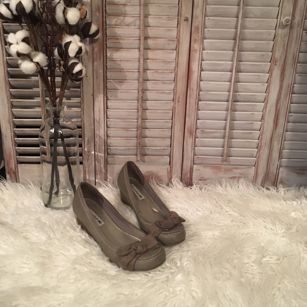 American eagle wedge slip on